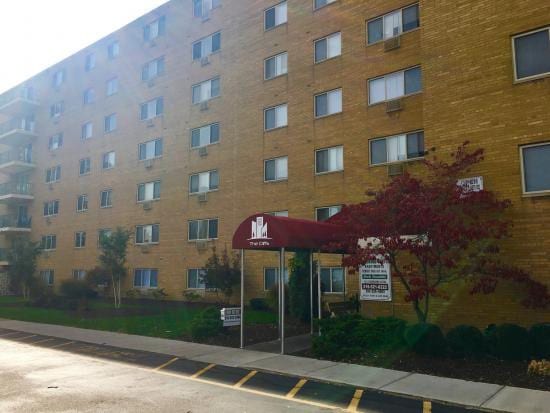 Lakewood Cliffs Apartments