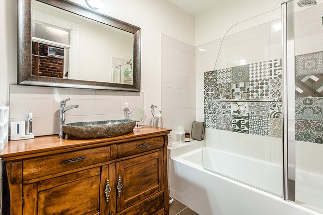 Salle de bain complète - 1280 Rue Saint-Timothée Unité 1280 St-Timothee