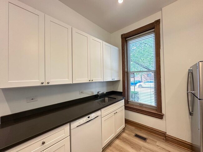 Photo - 3532 N Ashland Ave Unit J04P