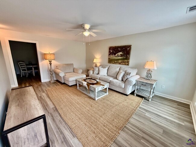 Photo - 117 Webster Wy