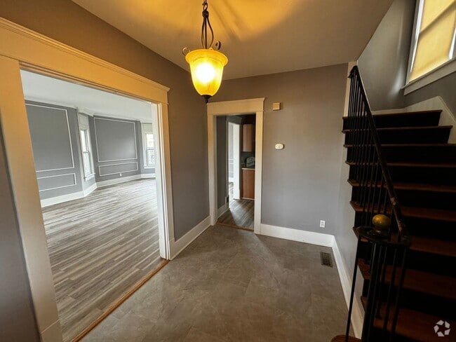 Building Photo - Charming 3 Bed, 1 Bath House for Rent in C...