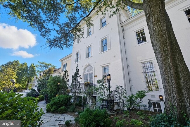 Photo - 3308 R St NW