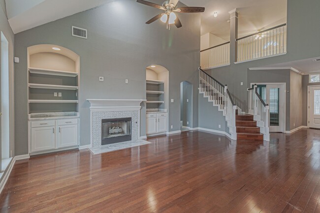 INWOOD HOLLOW Beautiful 2 story Home Move ... - INWOOD HOLLOW Beautiful 2 story Home Move ...