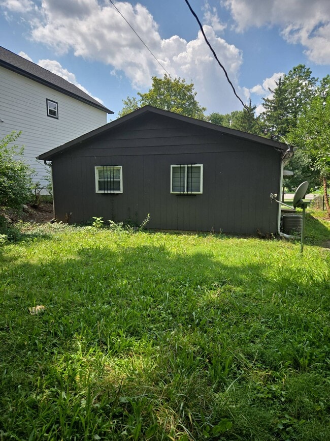 Photo - 2817 E Riverside Dr