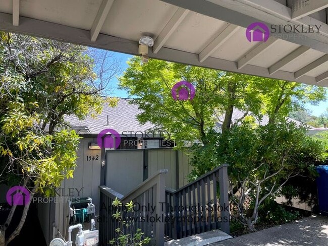 Photo - 1542 Ashwood Dr