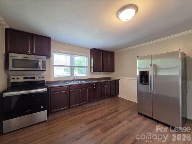 Photo - 337 Fox St SW