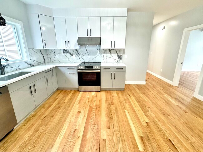 Building Photo - 190 Hillside St Rental