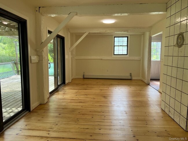 Photo - 121 E Hook Cross Rd