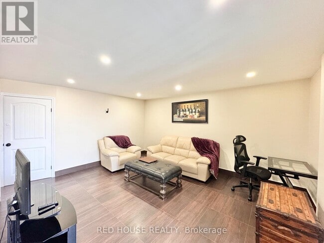 Photo - 3025 The Credit Woodlands