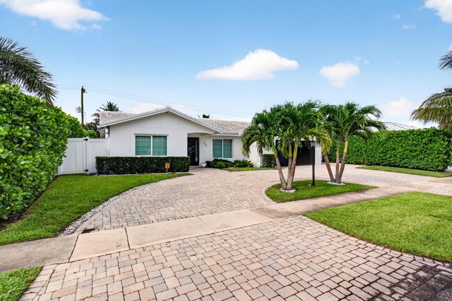 Photo - 998 SW 7th St