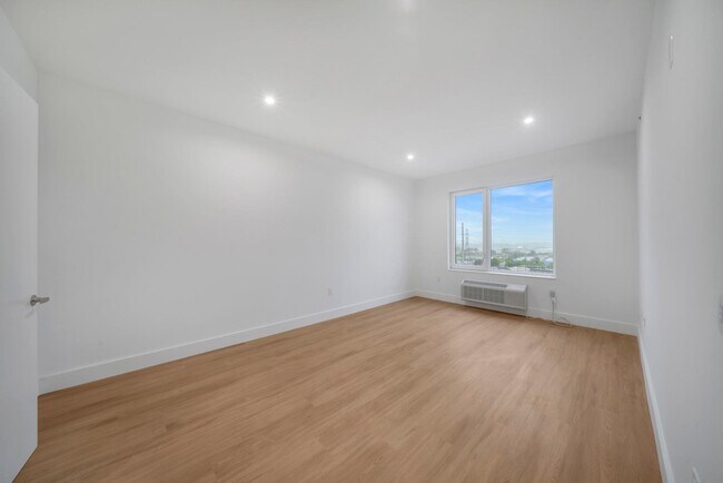 Photo - 3309 Liberty Ave Unit 404