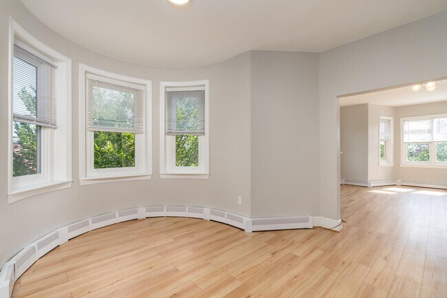 Photo - 523 Constitution Ave NE