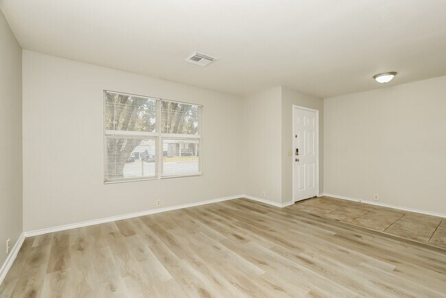 Photo - 4934 Orchid Star