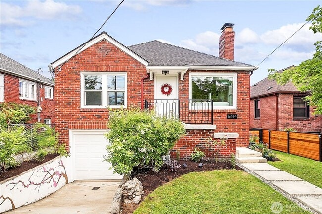 Building Photo - Charming 4 bed, 2 bath, fully fenced, cove... Rental