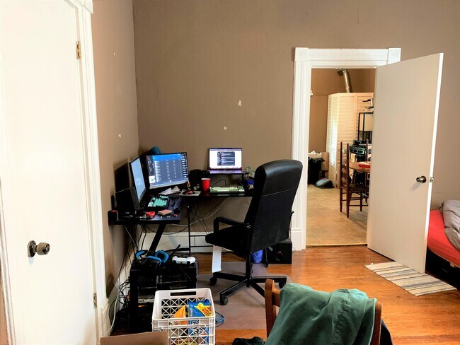 Photo - 1098 Center St NW