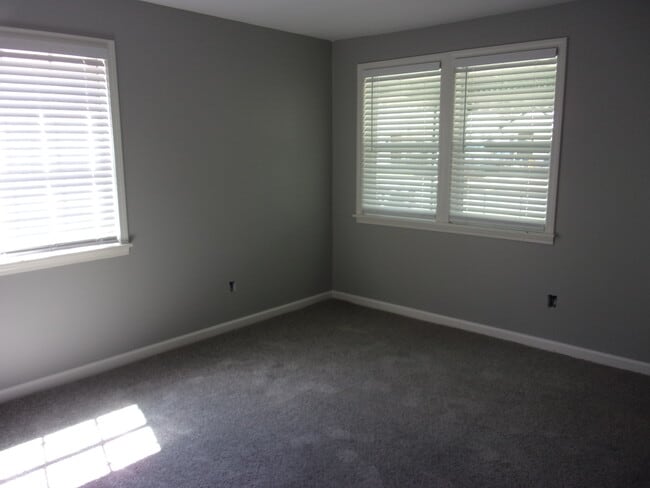 Photo - 1594 Oakwood St