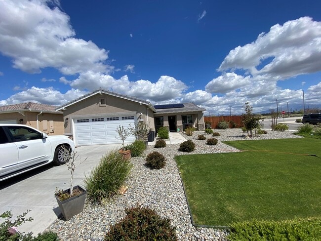 4 Bed 2 Bath Home in NE Bakersfield! - 4 Bed 2 Bath Home in NE Bakersfield!
