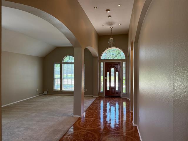 Photo - 405 Love Bird Ln