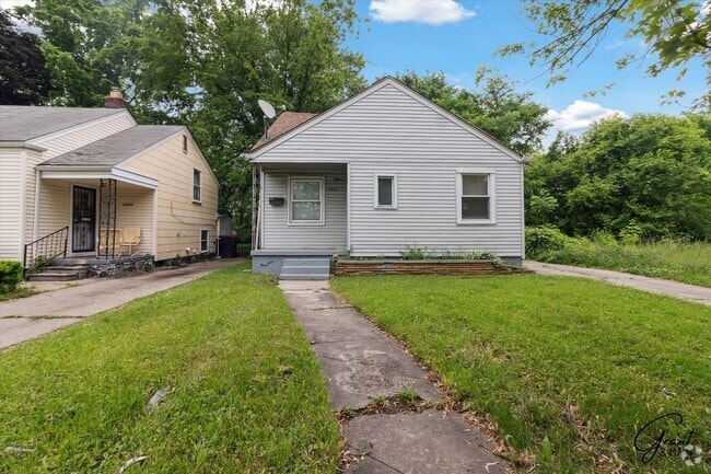 Building Photo - $1500 5 bedroom 2 bath Rental