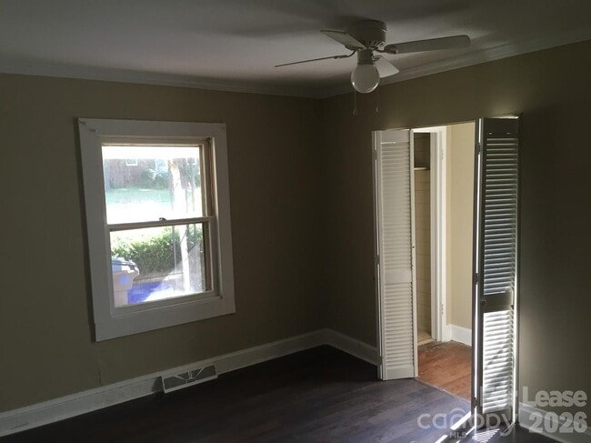 Photo - 327 Westwood Dr