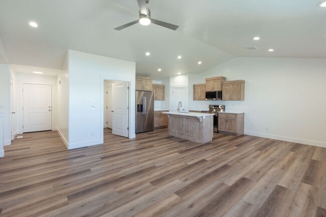 Photo - 5 BED 3 BATH HOME IN IDAHO FALLS WITH 2 STALL GARAGE, AC, FENCED YARD