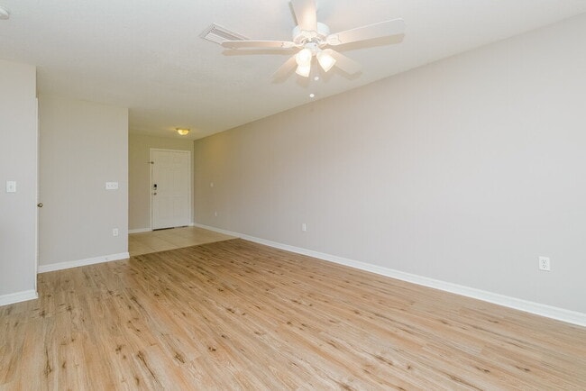 2438 Hibiscus Bay Ln