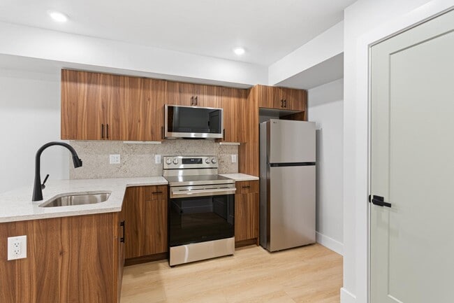 Building Photo - 118 E Huntingdon St