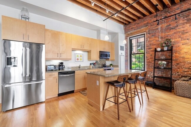 Building Photo - 112 Broad St Unit 7E
