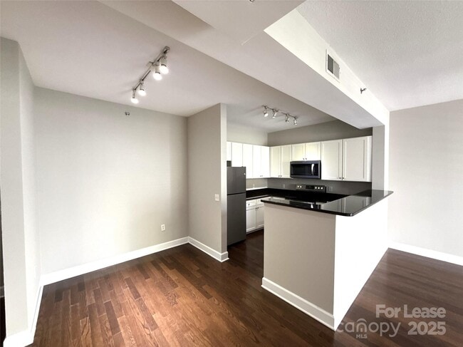 Photo - 1315 East Blvd Unidad 407