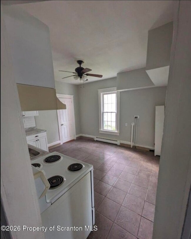 Photo - 452 W 8th St