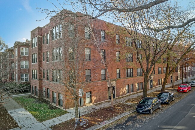 Building Photo - 1941 W Winnemac Ave Unit 2 Rental