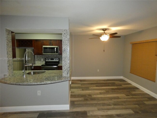 Photo - 2420 NW 33rd St Unidad 1004