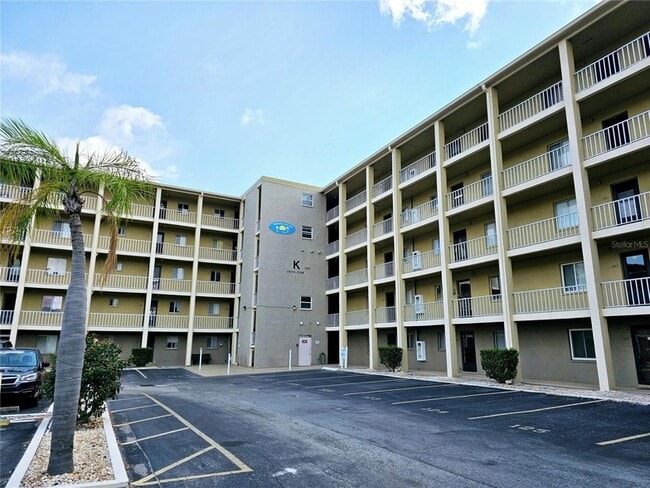 Building Photo - 3528 Lake Bayshore Dr Unit 115