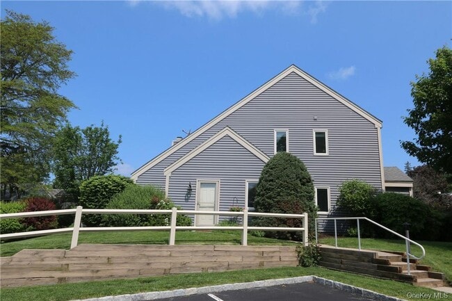 Photo - 218 Stoneway Ln