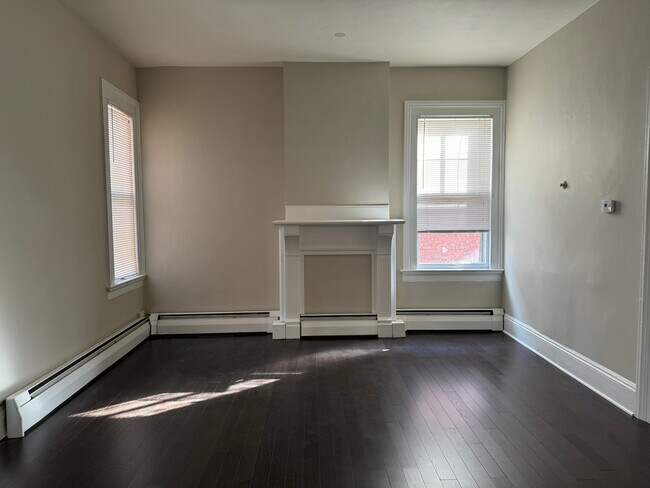 Living Room - 29 Babcock St Unidad 2