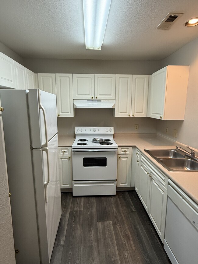 Photo - 14 Hamiltons Bay Ct