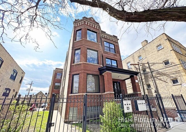 Building Photo - 2542 N Harding Ave Unit 2542-3