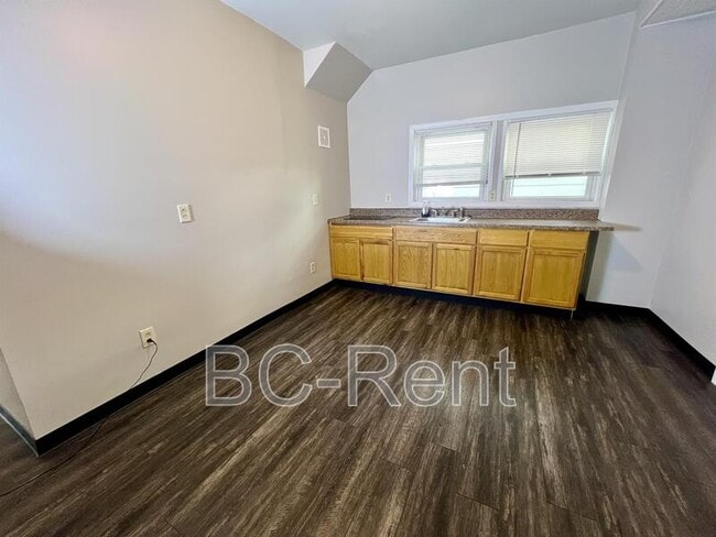 Photo - 1127 Main St