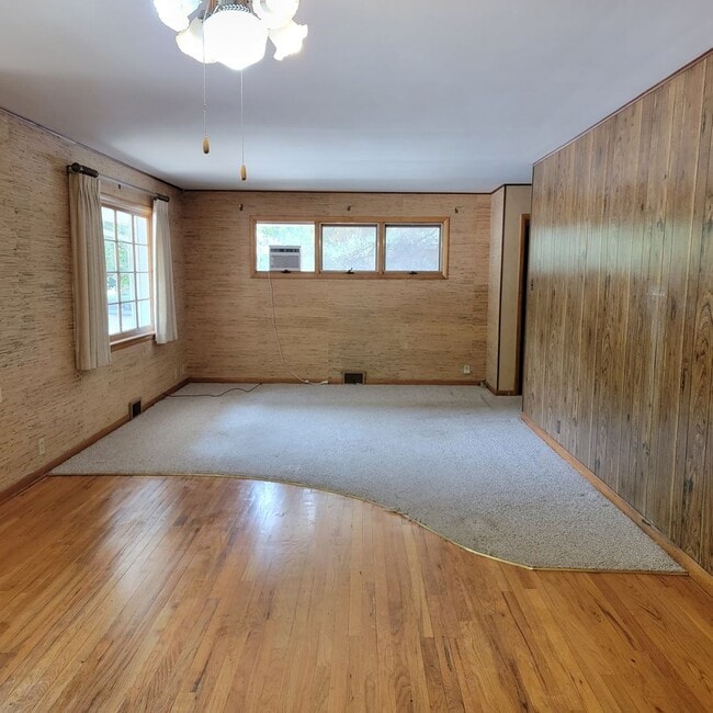 Photo - 5 Bed 2 Bath Home