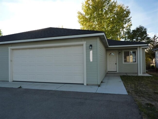 Photo - Super Private & Great Location