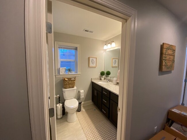 Photo - 36 Larchmont Ave