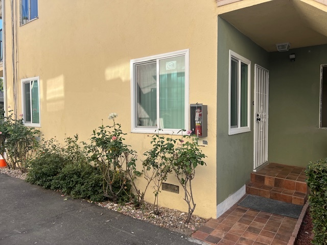 Front entrance - 420 W Alameda Ave Apartments Unit B