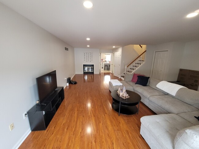 Photo - 2104 Harrison Ct