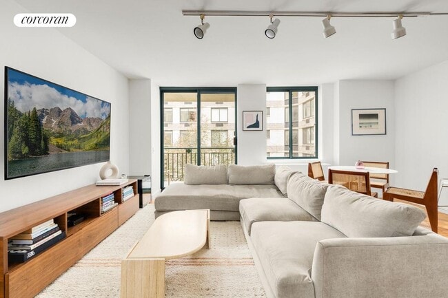 Photo - 311 Greenwich St