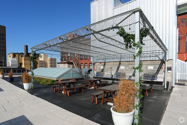 Patio. - Merchants Commons