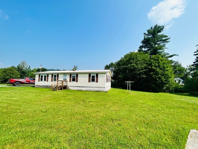 Photo - Country 3 Bed / 2 Bath Home for RENT