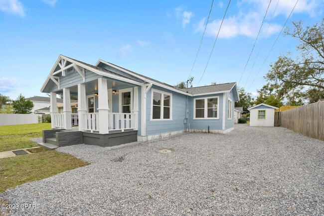 Photo - 206 E 2nd Ct