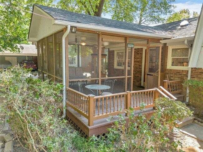 Photo - 182 Woodburn Pl