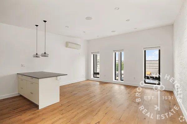 Building Photo - Modern & Renovated One Bedroom Apartment I...