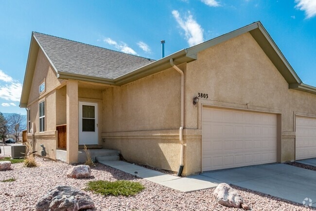 Building Photo - Modern Comfort and Low-Maintenance Living ... Rental